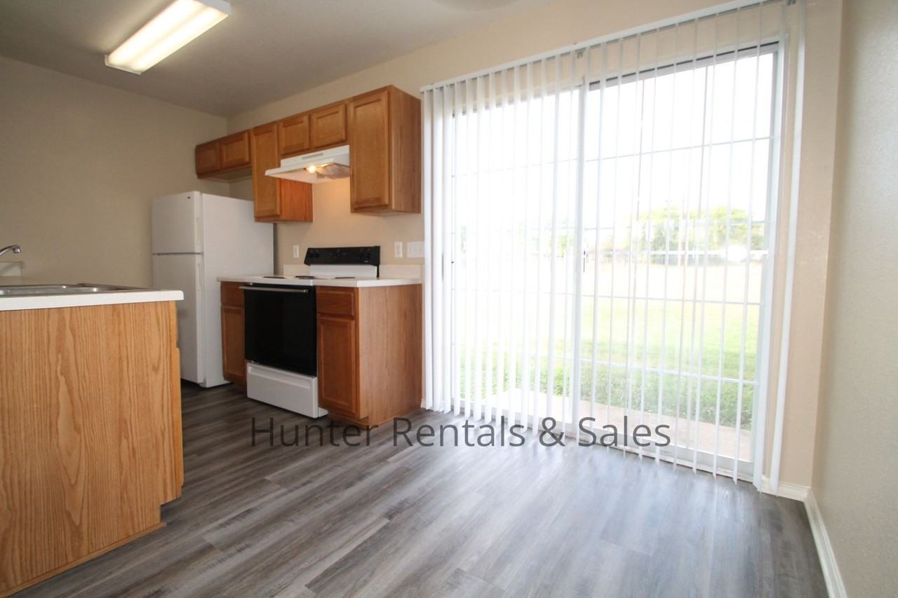 1710 Spring Rose Cir Apt B - Photo 6 of 18