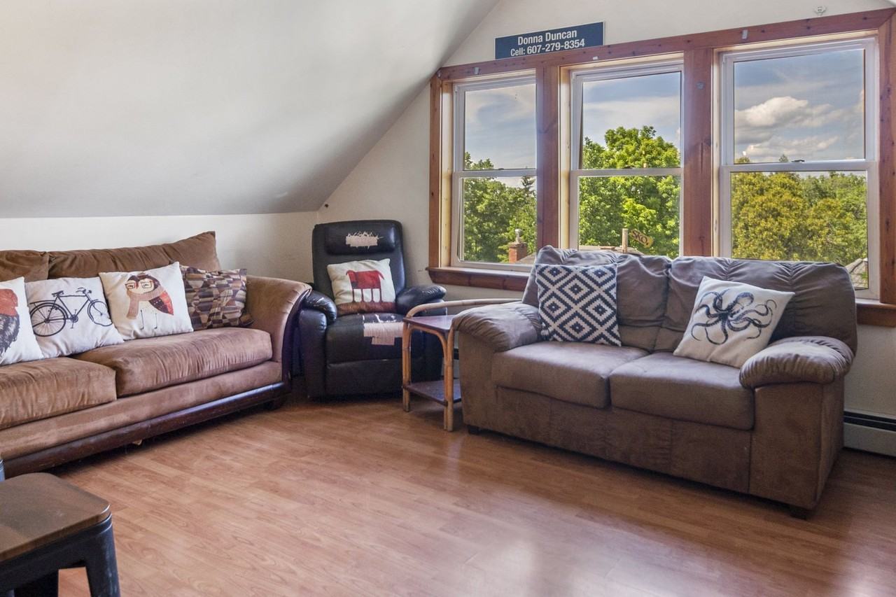 213-215 Columbia St - Photo 6 of 15