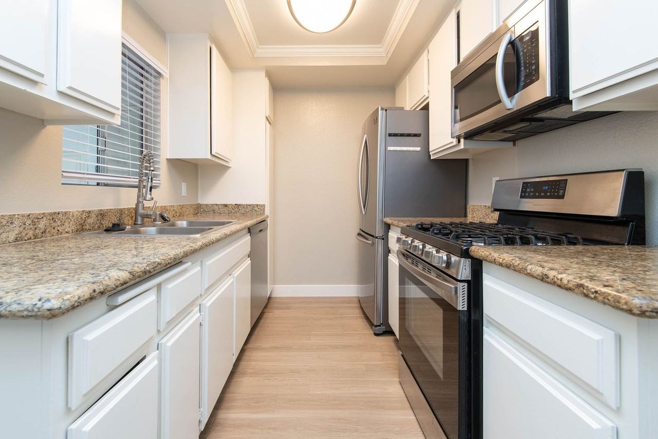 3839 Motor - Photo 5 of 23