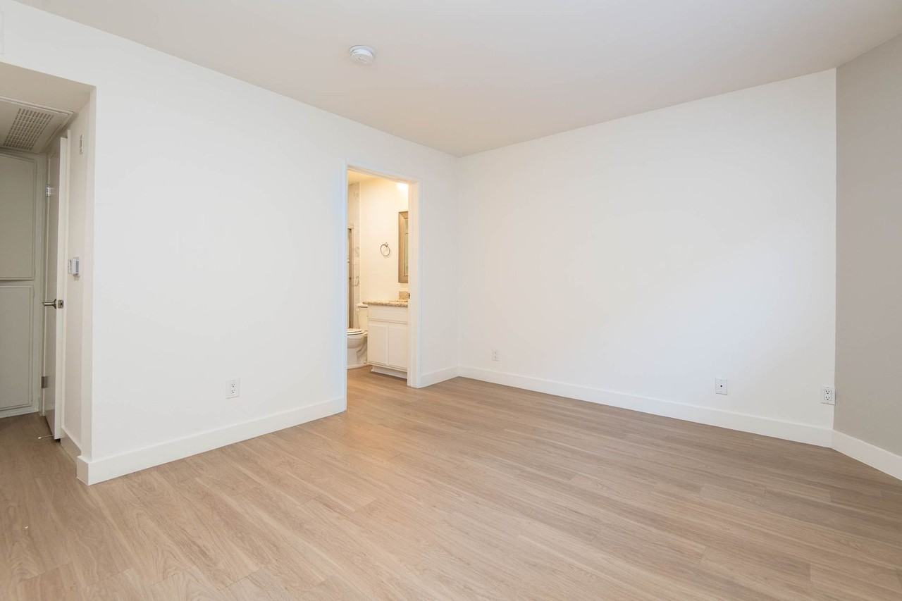 3839 Motor - Photo 7 of 23