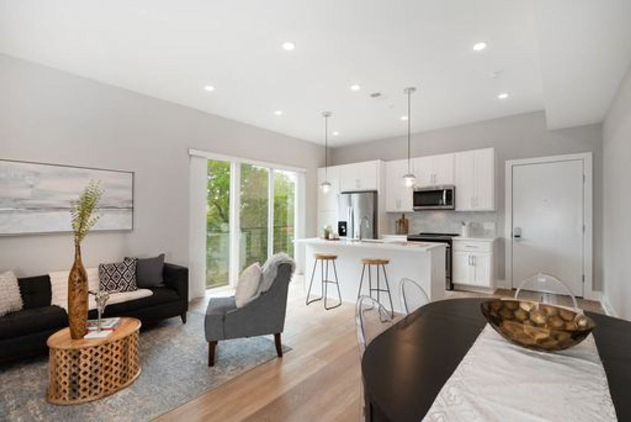 Washington Court - Photo 2 of 15