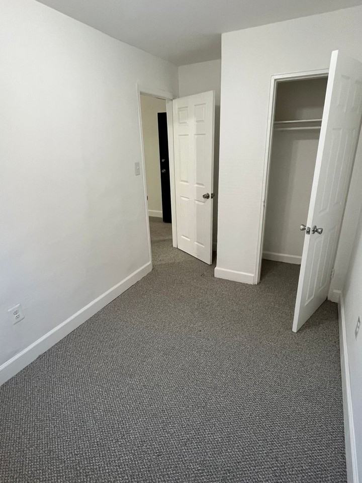 646 Chesapeake St, SE - Photo 3 of 9