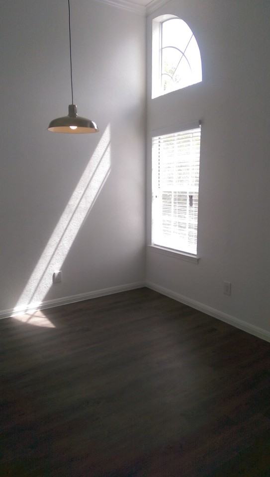 402 East 30th Street Apartments - Photo 4 of 7