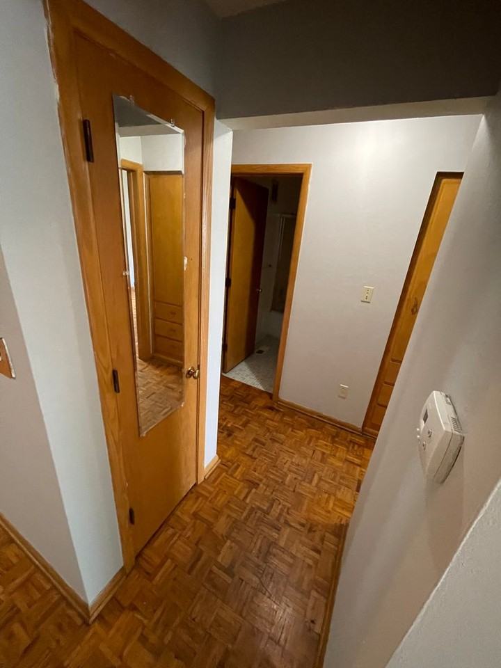 North Campus 2 bedroom 1 bath apartments - Photo 7 of 9