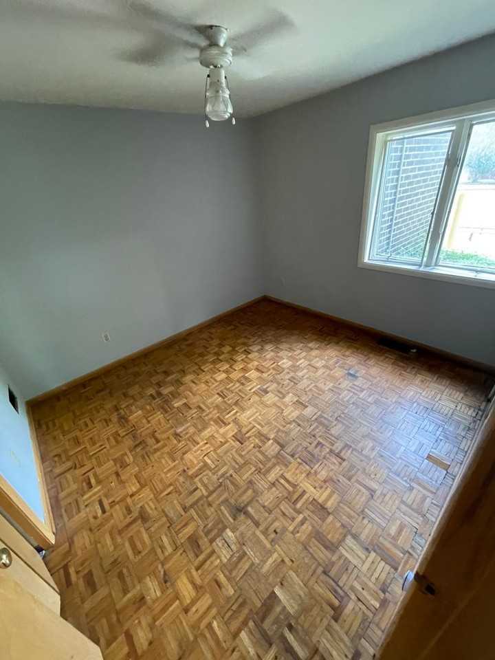 North Campus 2 bedroom 1 bath apartments - Photo 3 of 9