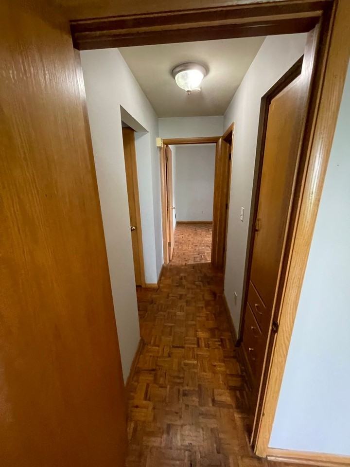 North Campus 2 bedroom 1 bath apartments - Photo 5 of 9