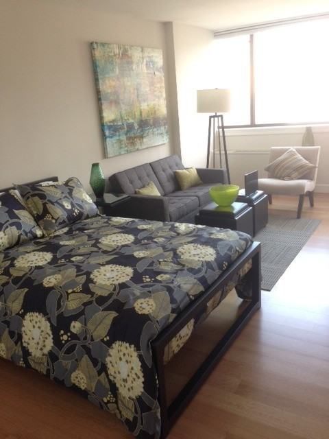 Sutton Plaza Apartments - Photo 2 of 10