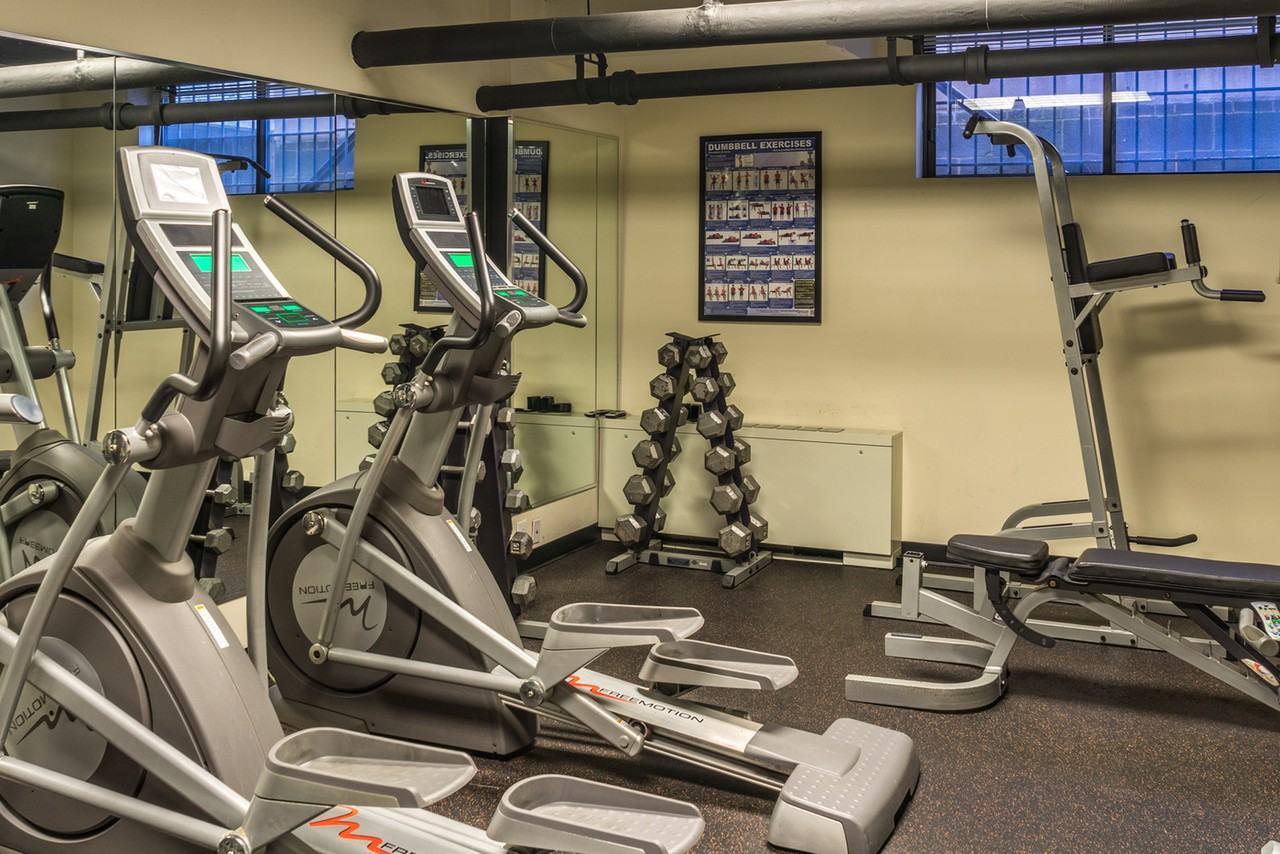 Sutton Plaza Apartments - Photo 7 of 10