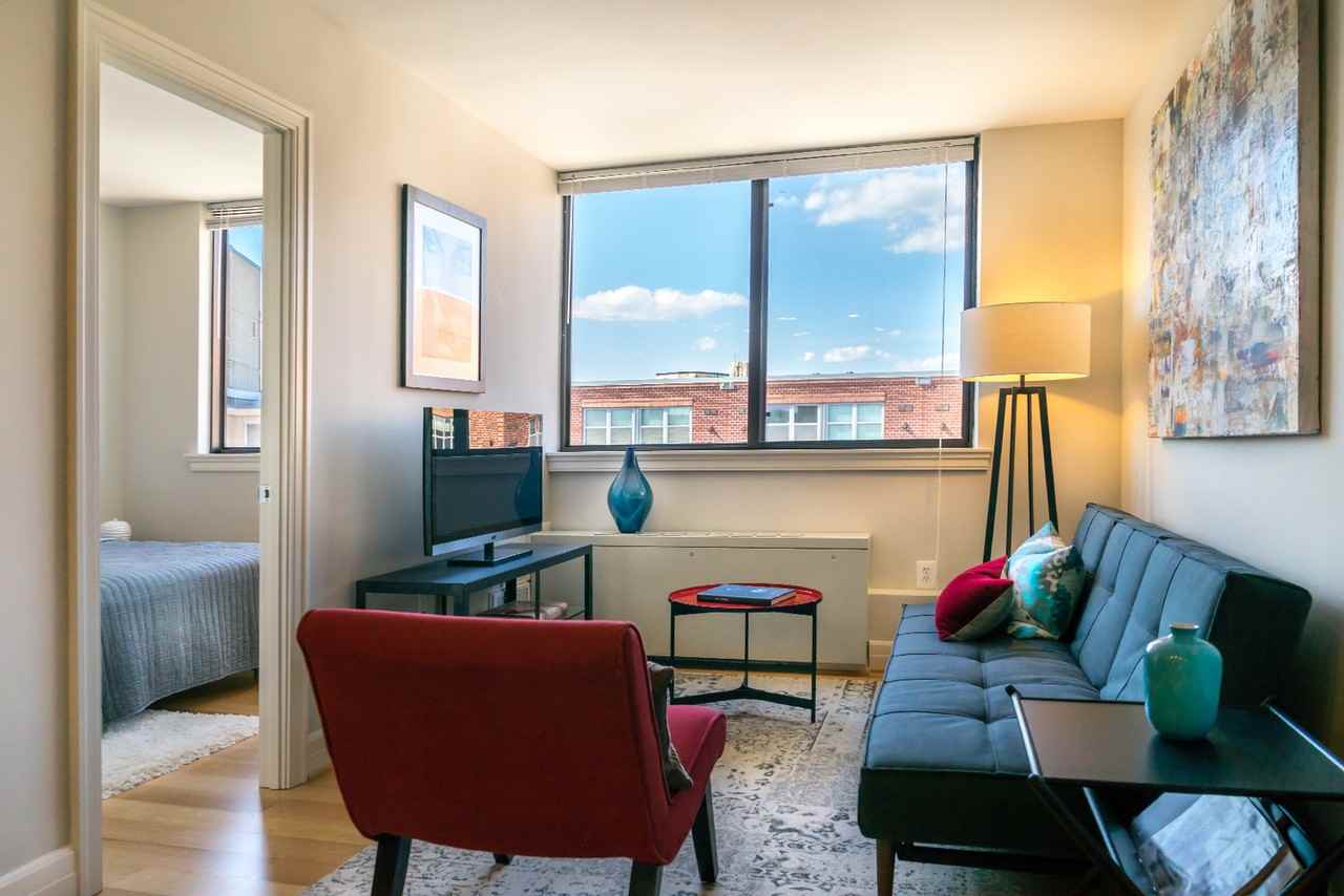 Sutton Plaza Apartments - Photo 3 of 23