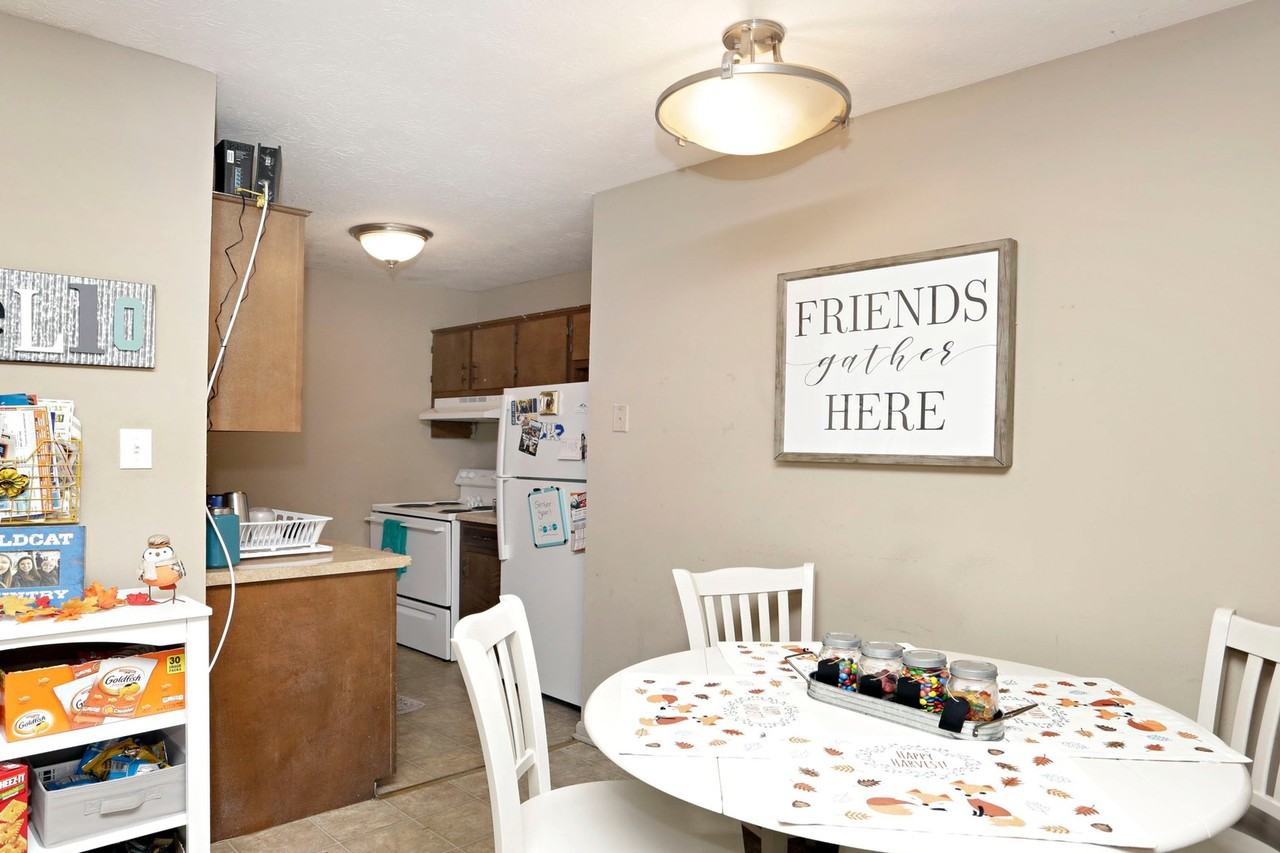 140 Gazette Avenue - Photo 3 of 37