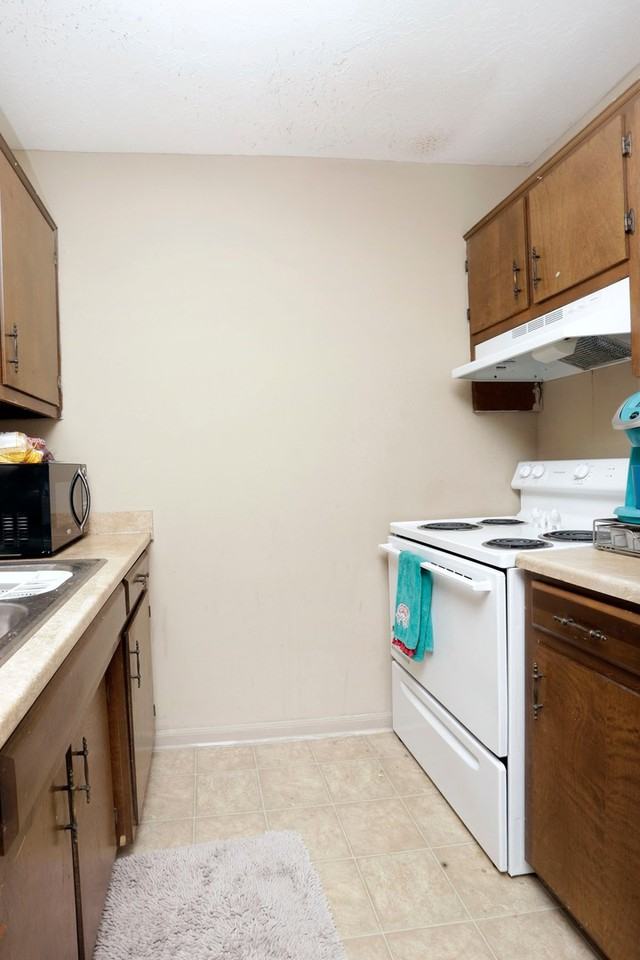 140 Gazette Avenue - Photo 4 of 37