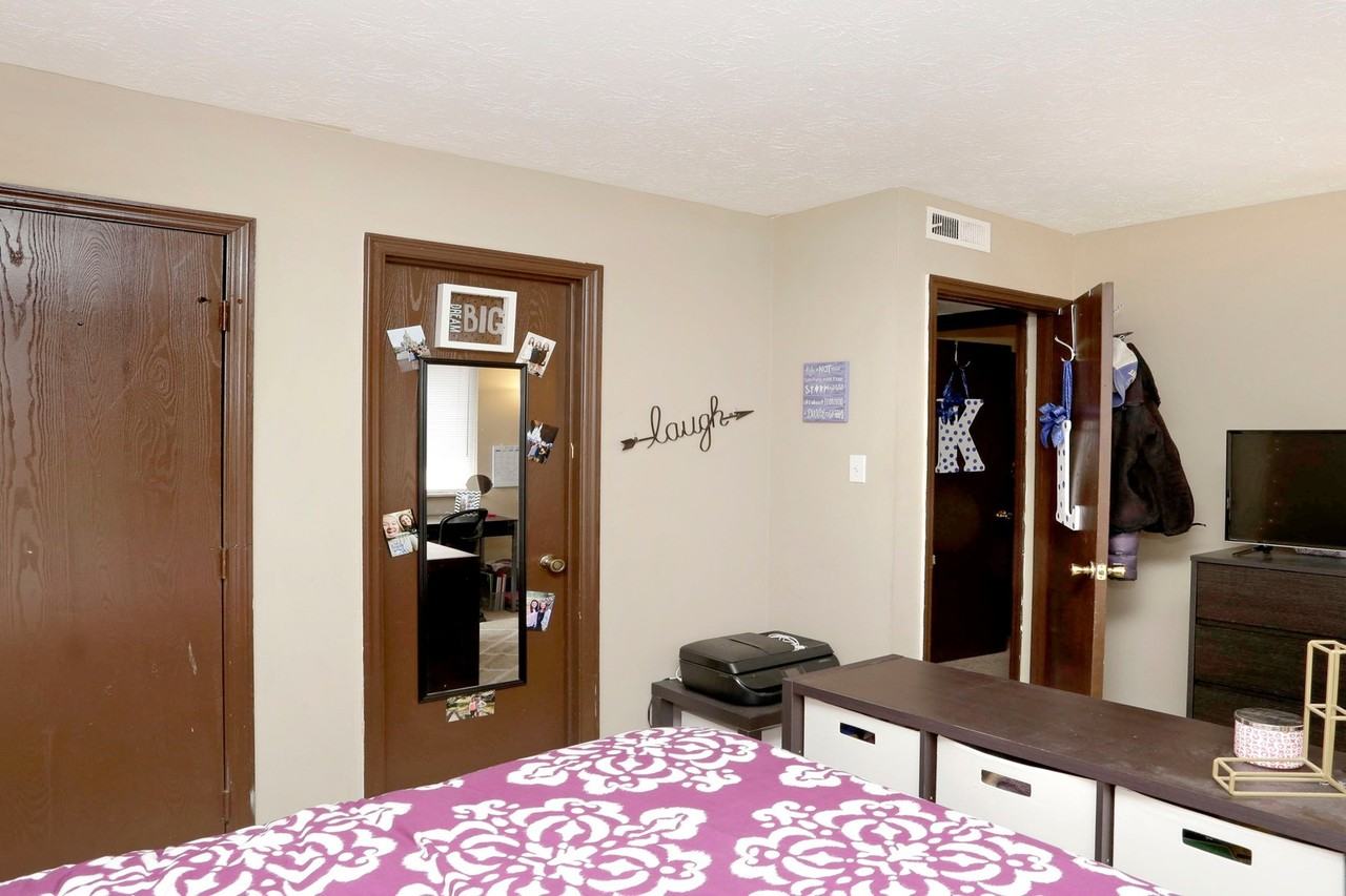 140 Gazette Avenue - Photo 7 of 37