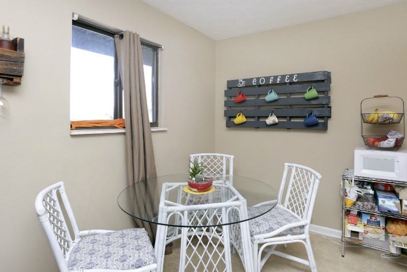 160 Gazette Avenue - Photo 5 of 20