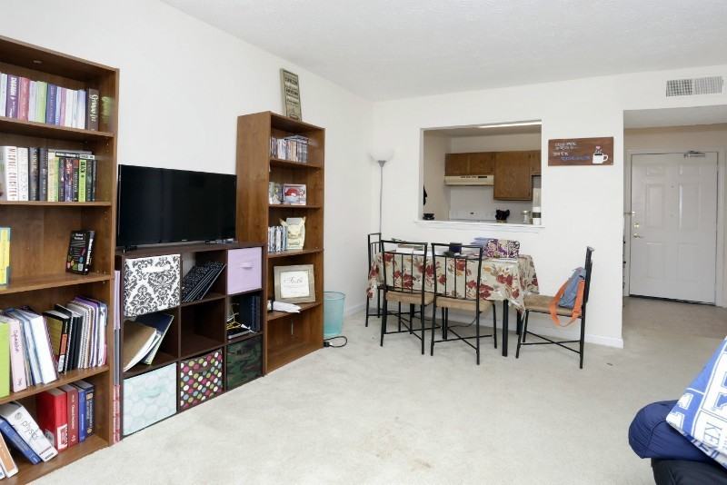 330 Rose Street - Photo 3 of 50