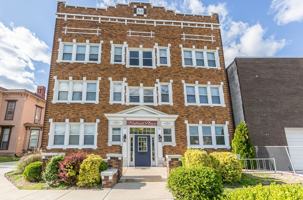 featured image of 527 E Walnut St