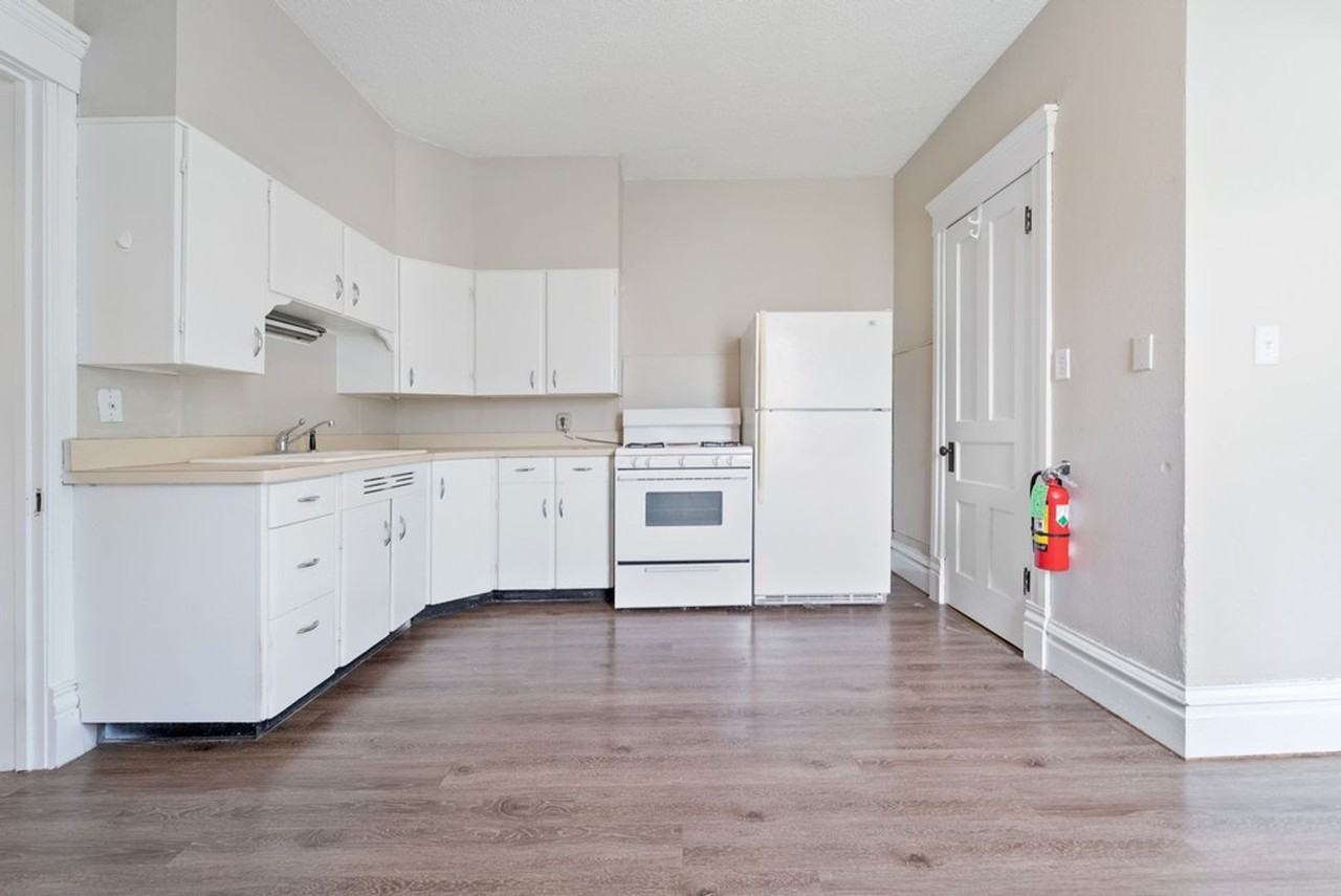 1103 Main St - Photo 3 of 22
