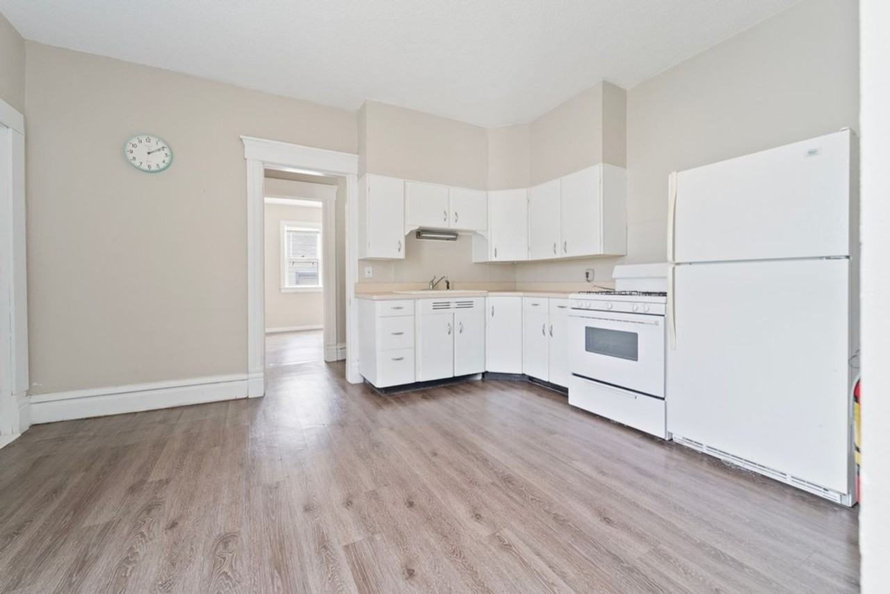 1103 Main St - Photo 4 of 22