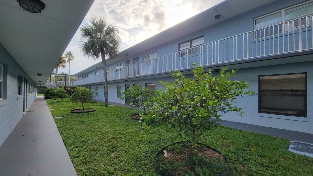 Rose Garden Apartments - Photo 7 of 11