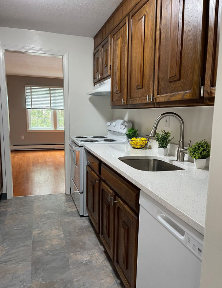 Suffield West Apartments - Photo 2 of 7