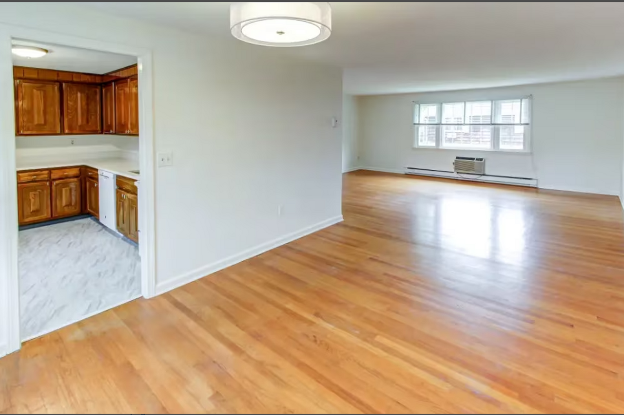 Suffield West Apartments - Photo 3 of 7