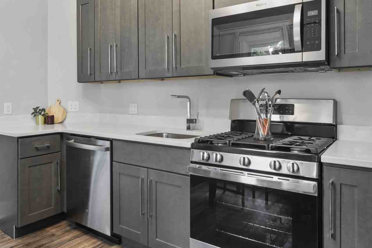 601 E State St - Photo 7 of 50