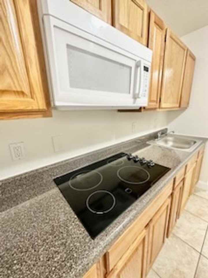 Urban Bayou Apartments - Memphis - Photo 7 of 13