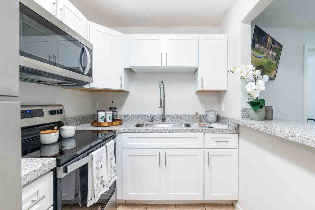 The Hammocks on 20th - Photo 2 of 50