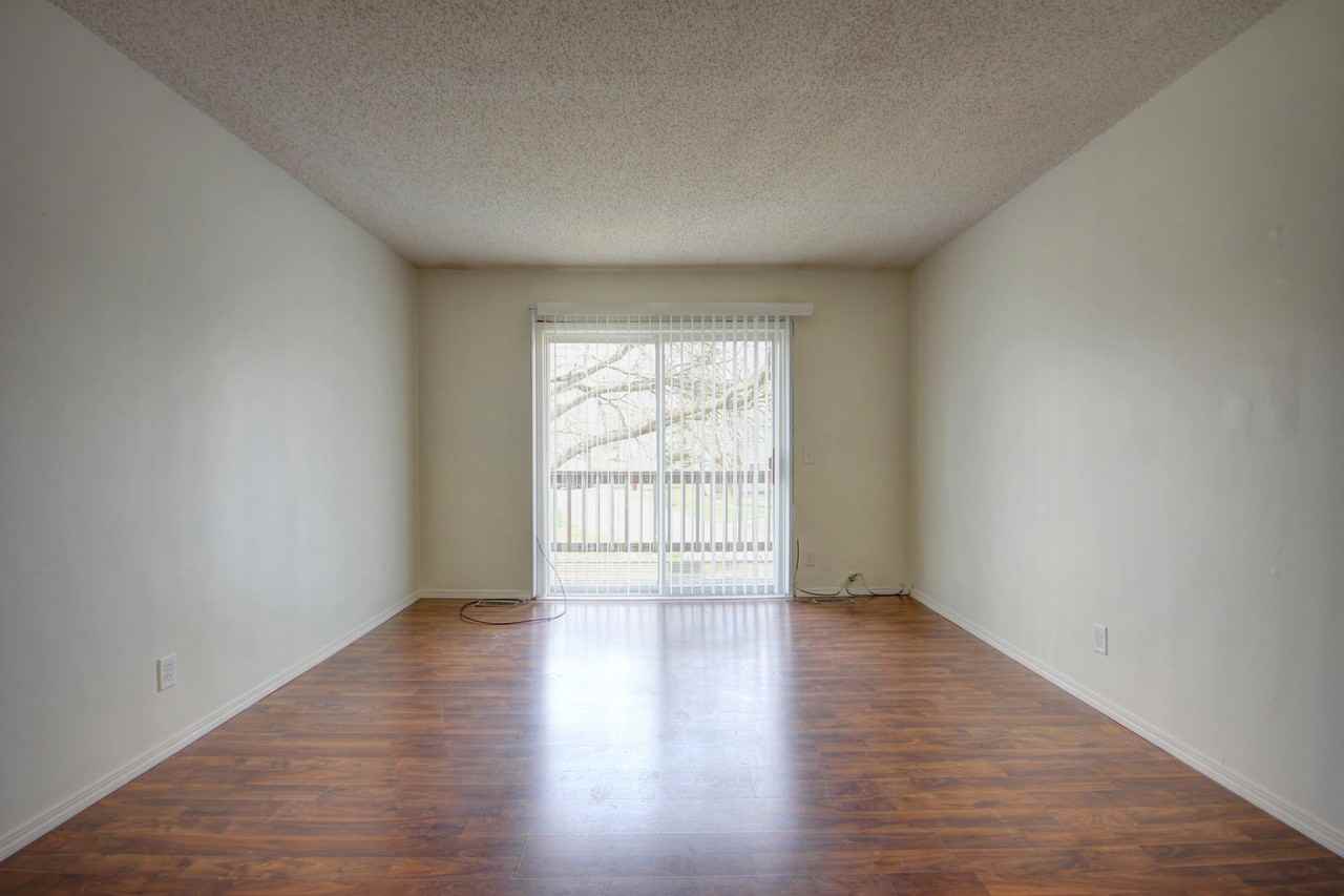 1902KA - Photo 6 of 21