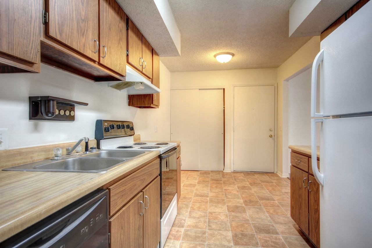 1902KA - Photo 3 of 21