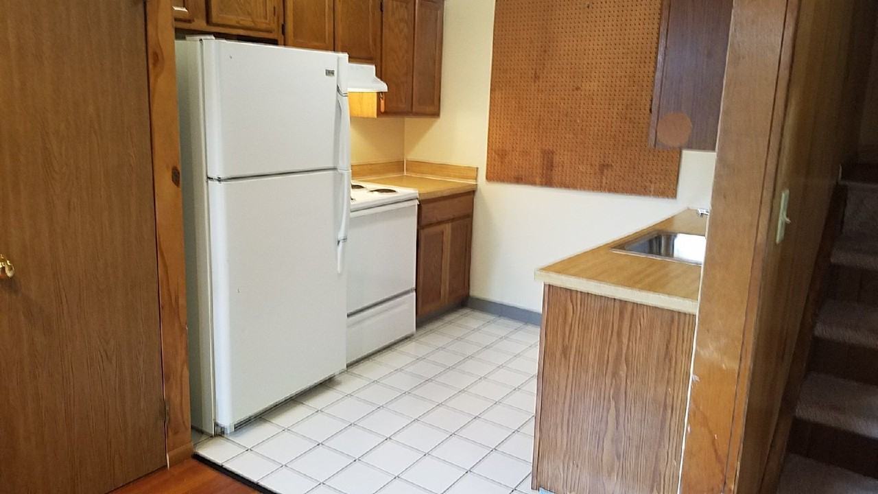 OSU Campus 3 & 4 bedroom 2 full bath townhouses - Photo 5 of 50