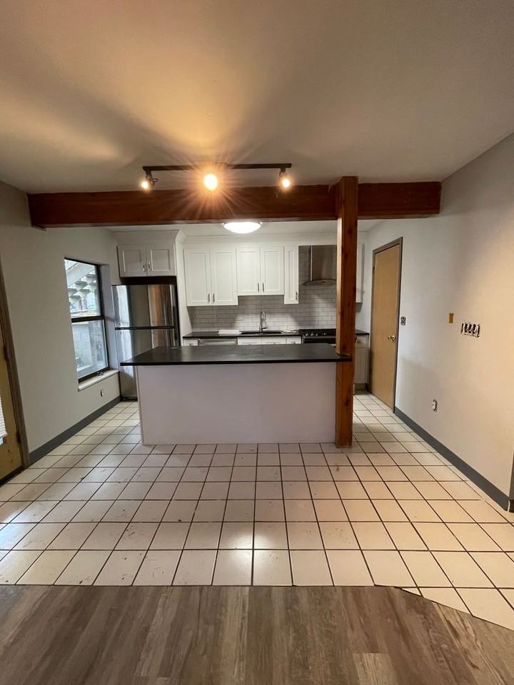 OSU Gateway 4 bedroom 2 full bath apartment - Photo 2 of 14