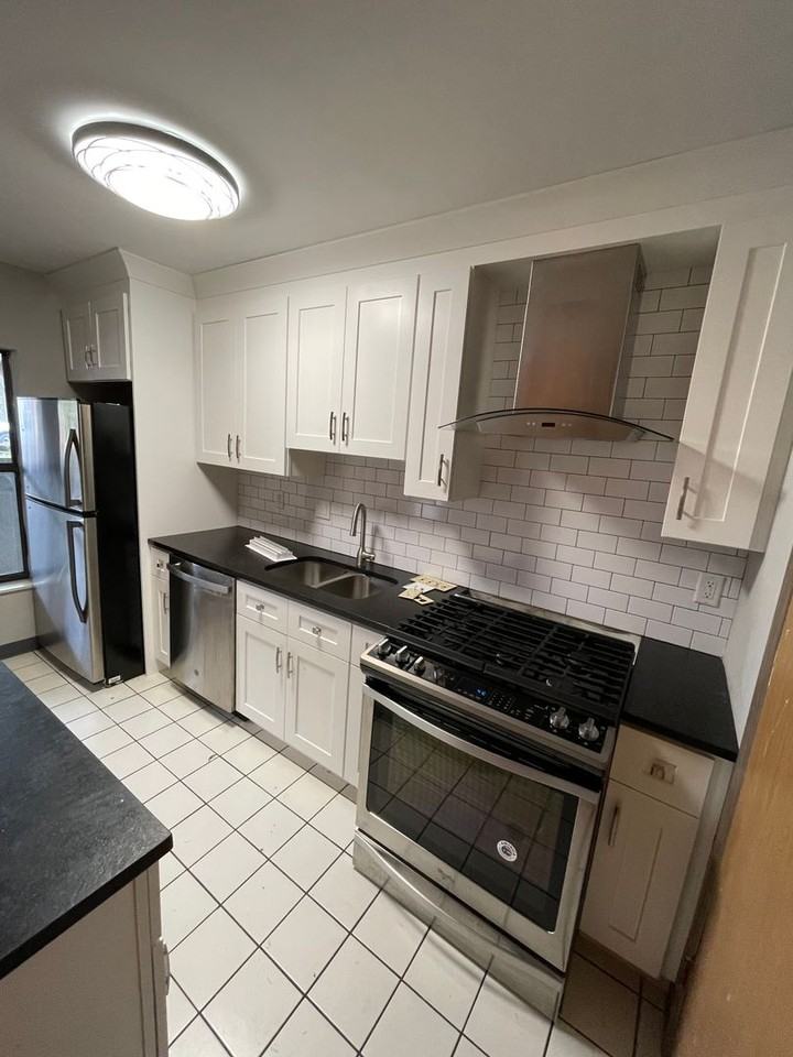 OSU Gateway 4 bedroom 2 full bath apartment - Photo 4 of 14