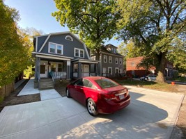 featured image of 425 E Lane Ave