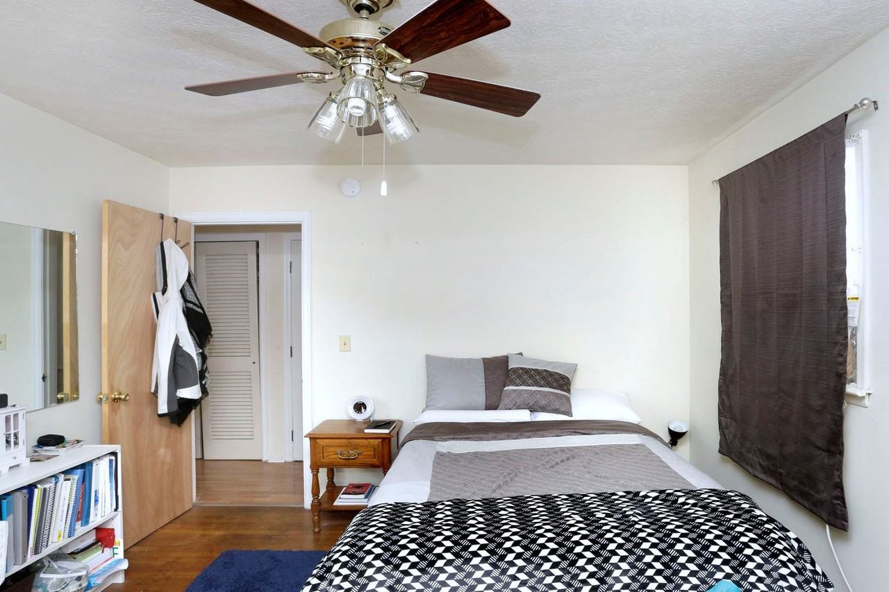 1344 Royalty Court - Photo 6 of 11