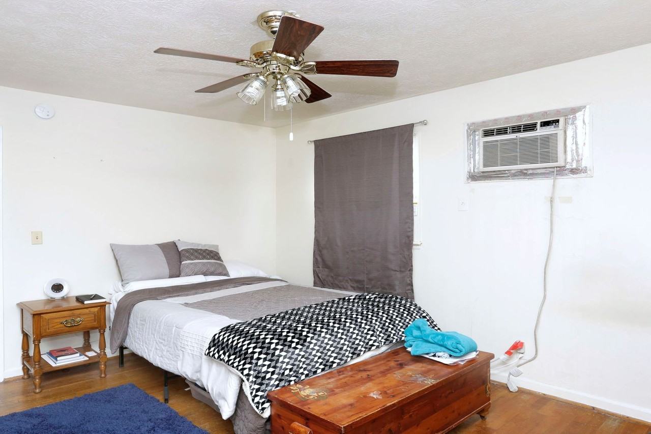 1352 Royalty Court - Photo 5 of 11