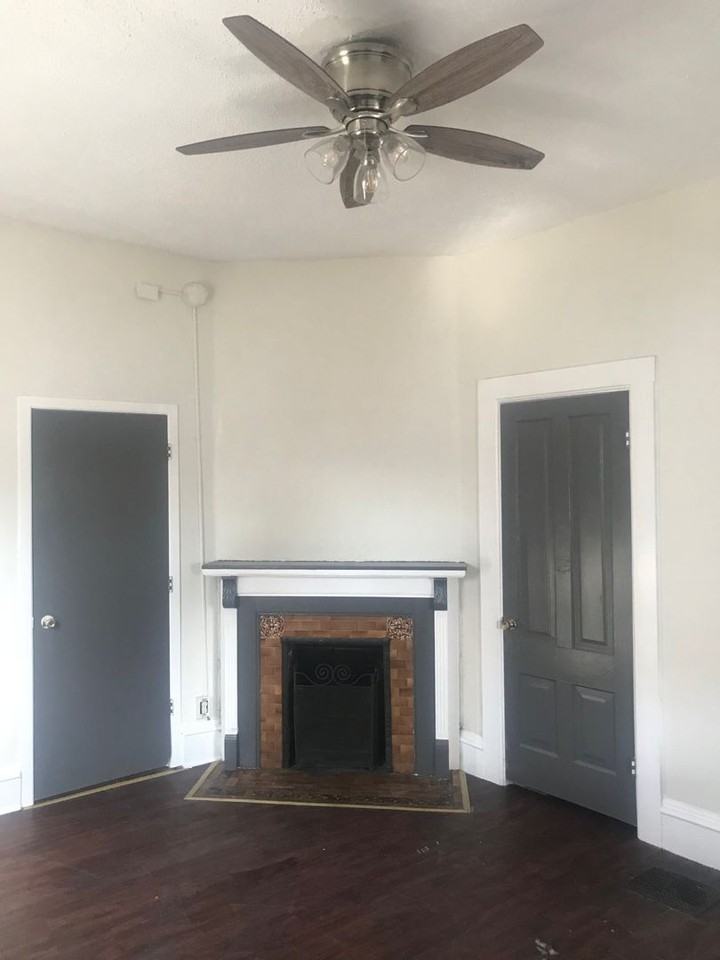 8 Bedroom house w/ 3 bathrooms, 3 kitchens - Photo 4 of 25