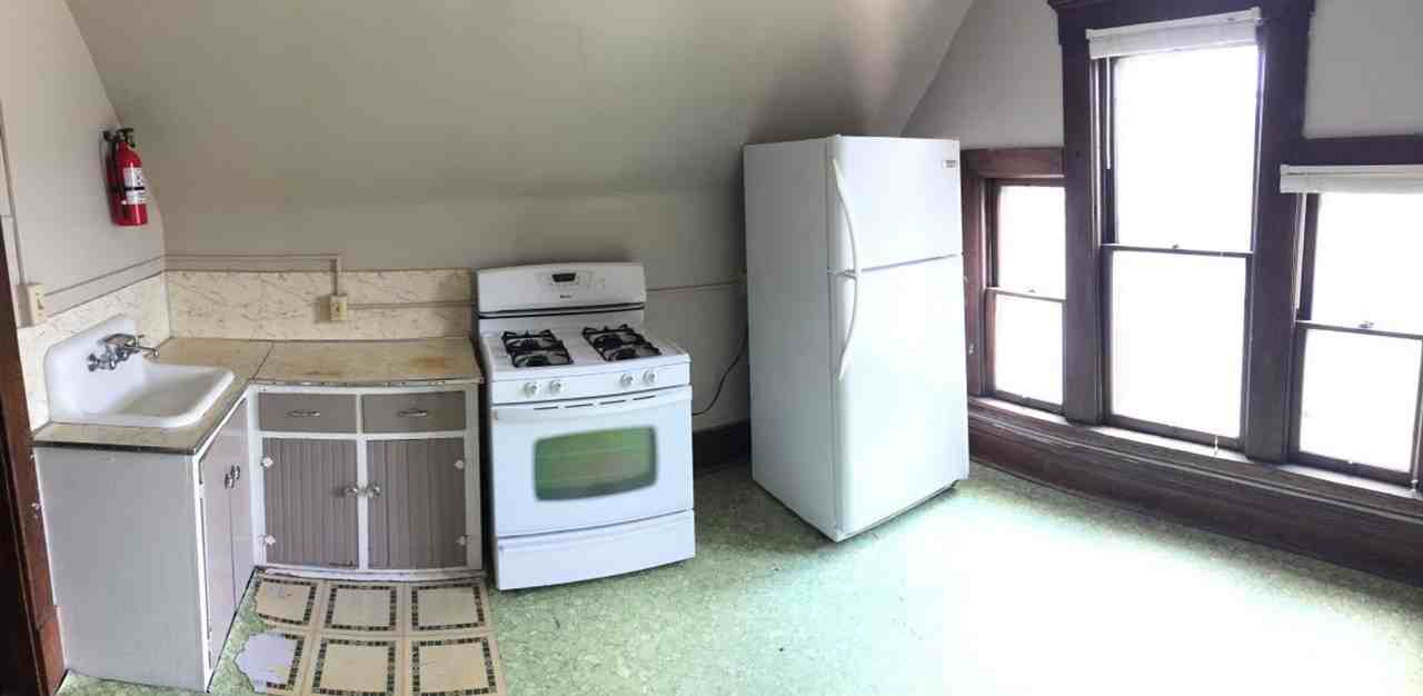 2610 College St - Cedar Falls - Photo 5 of 10