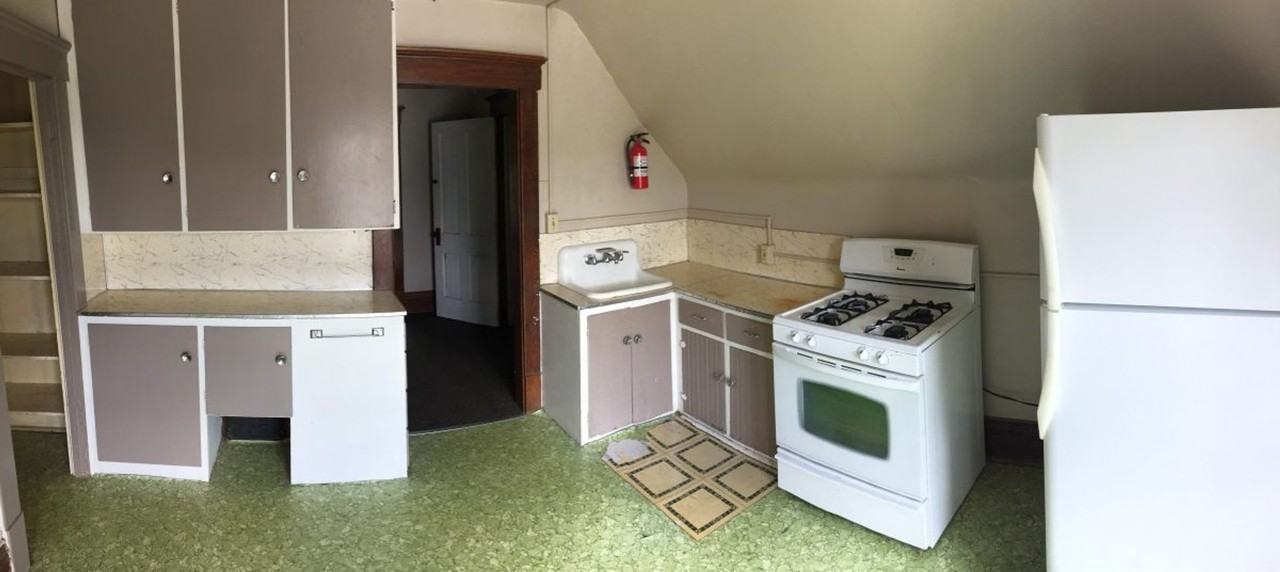 2610 College St - Cedar Falls - Photo 7 of 10