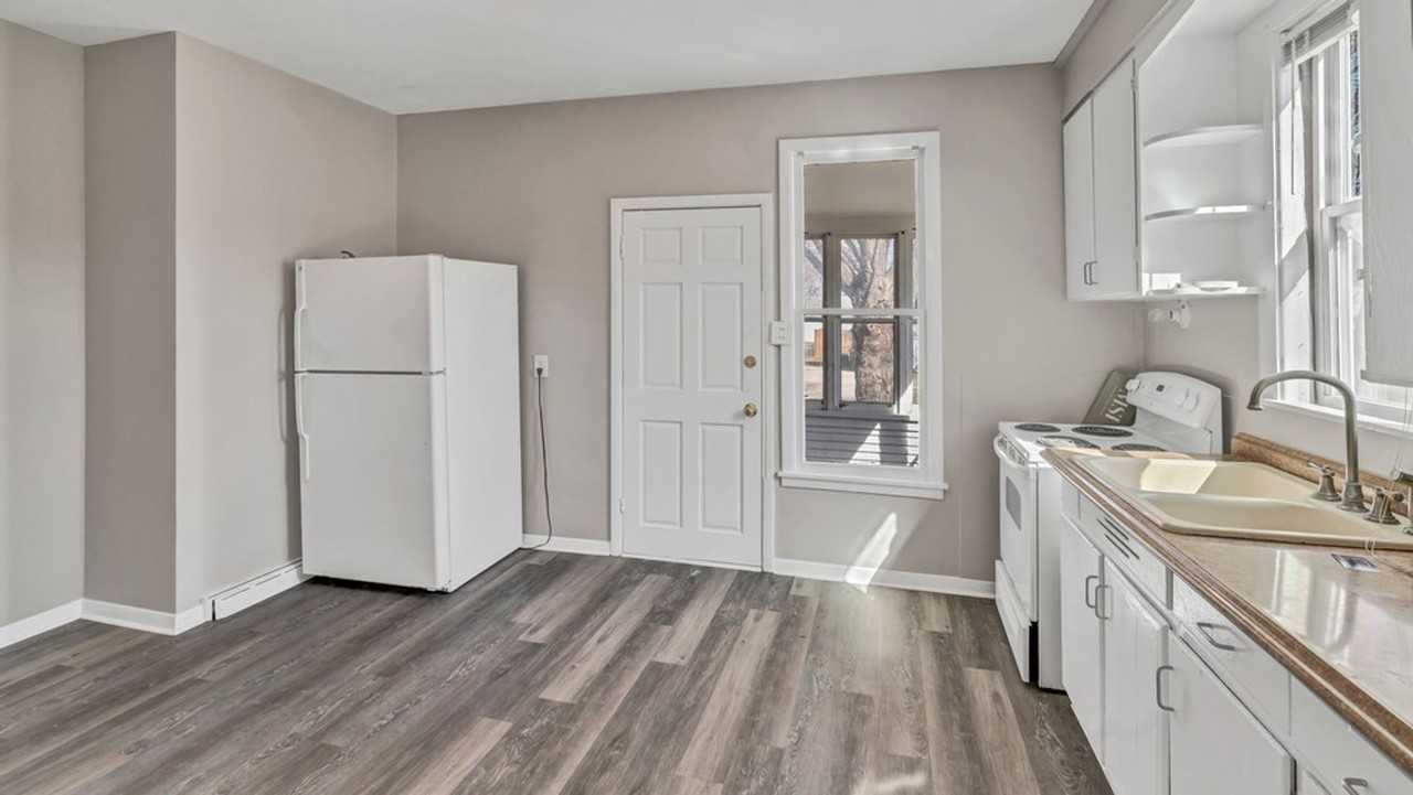 1315 State St #A - Photo 5 of 19