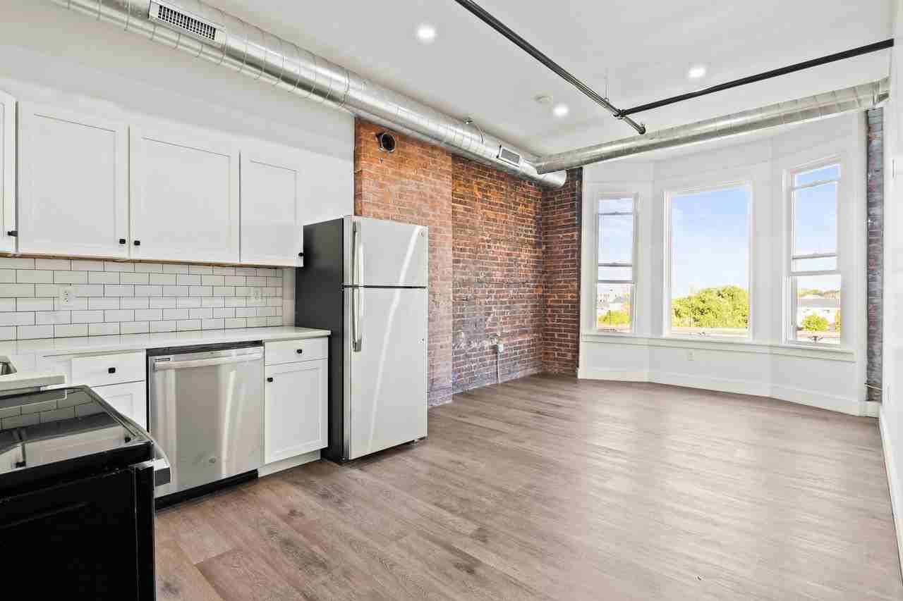 301 Central Ave - Photo 2 of 11