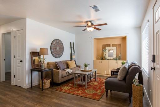 1132 W 7th St - Photo 2 of 8