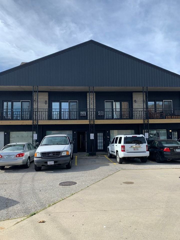 215 S Lincoln St - Photo 3 of 13