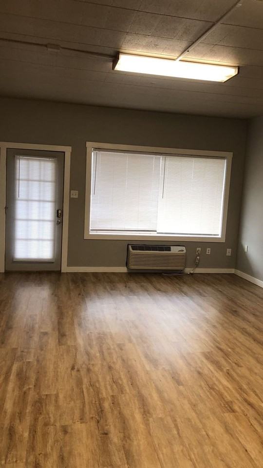 215 S Lincoln St - Photo 5 of 13