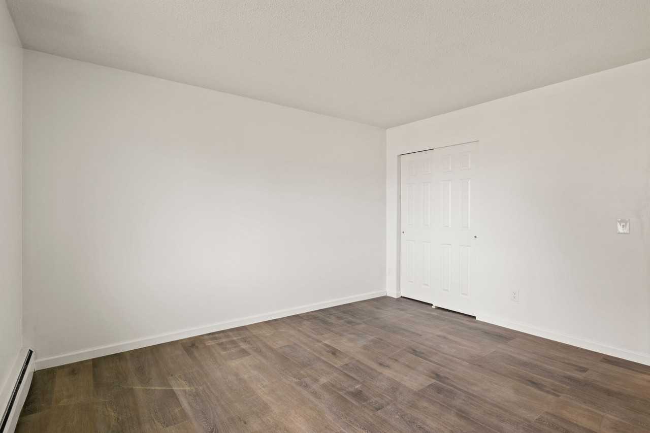 Barbara Manor - Photo 3 of 21