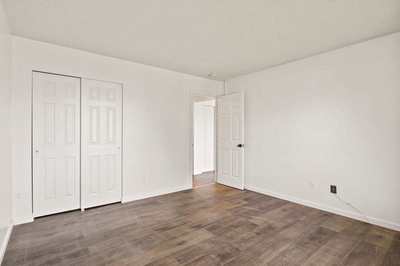 Barbara Manor - Photo 4 of 21