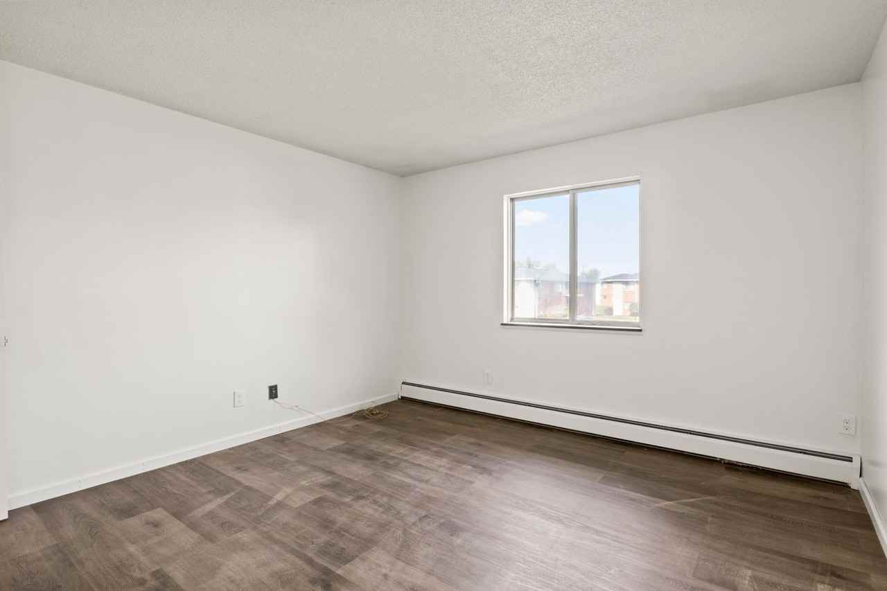 Barbara Manor - Photo 6 of 21