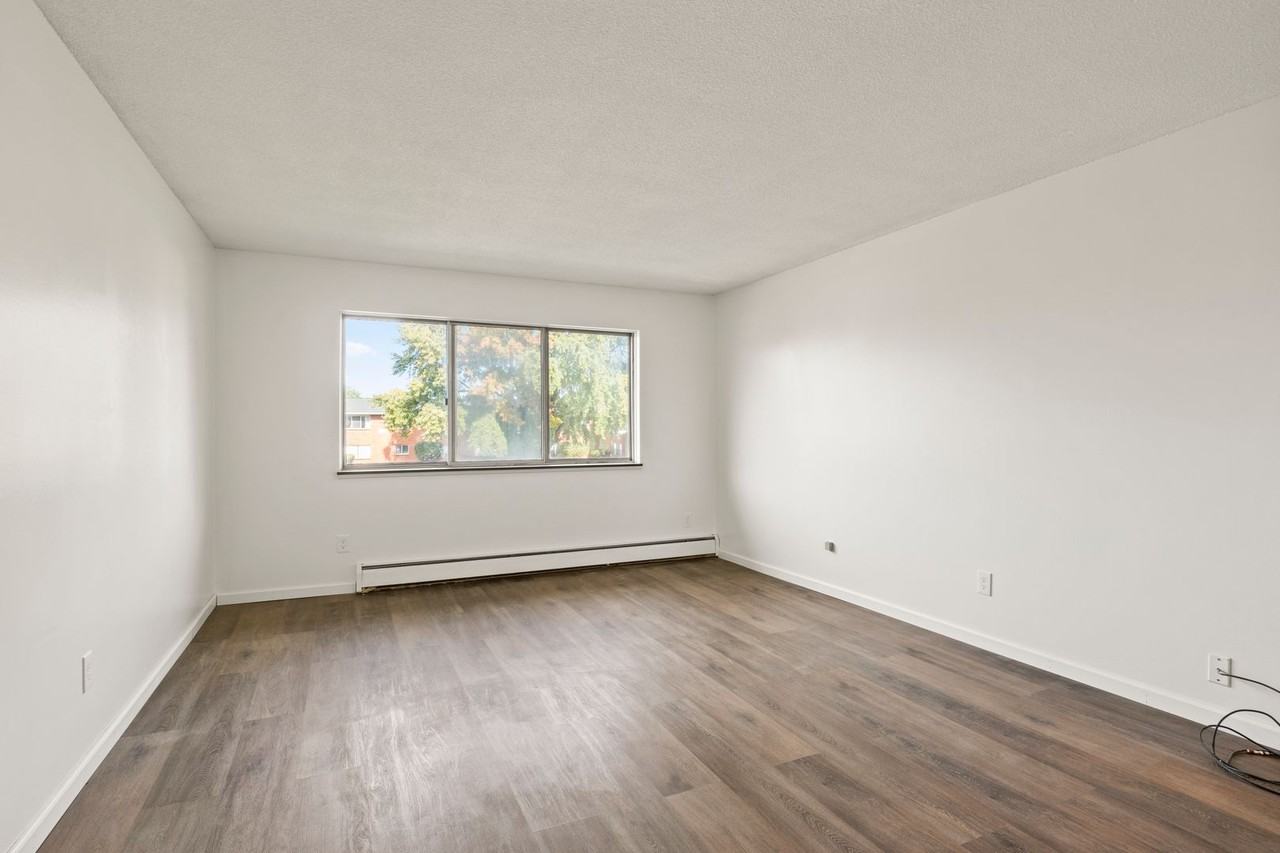 Barbara Manor - Photo 7 of 21