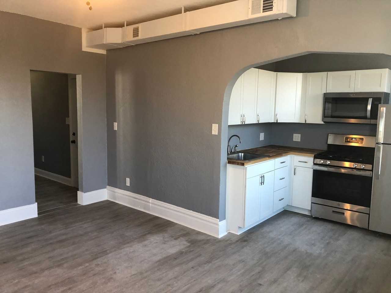 121 Cohassett St - Photo 2 of 11