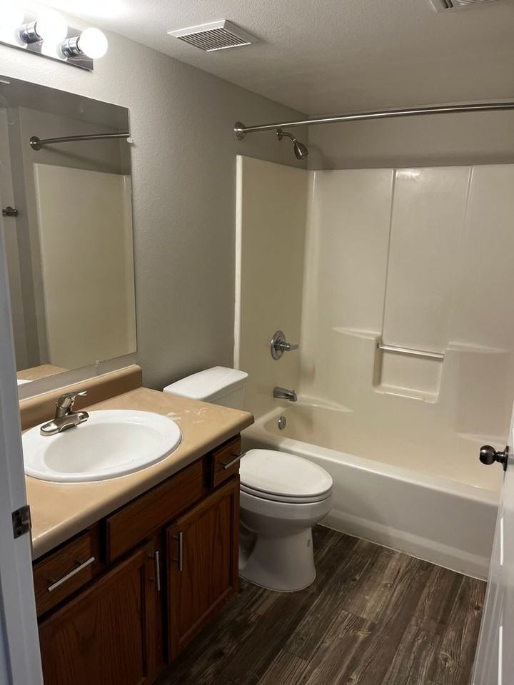 Parkway Apartments - Photo 3 of 24