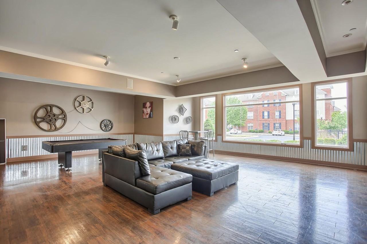 Capstone Quarters - Photo 5 of 50